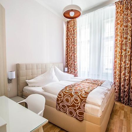 Bourgeois Apartment In Cultural Heritage Building By Ruterra Praha Exteriér fotografie