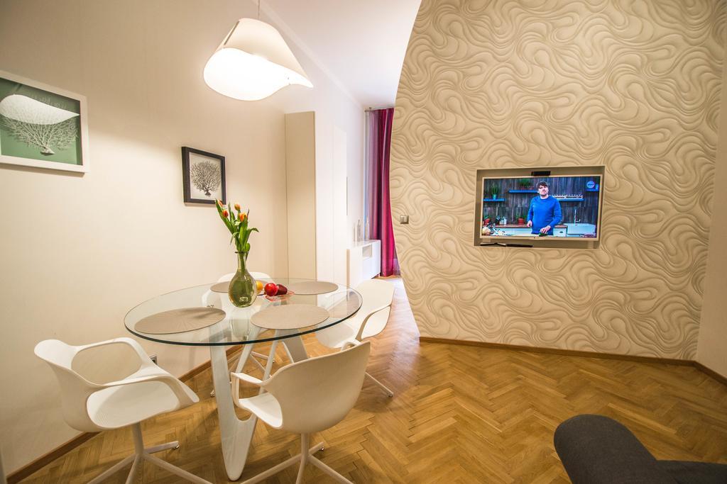 Bourgeois Apartment In Cultural Heritage Building By Ruterra Praha Exteriér fotografie