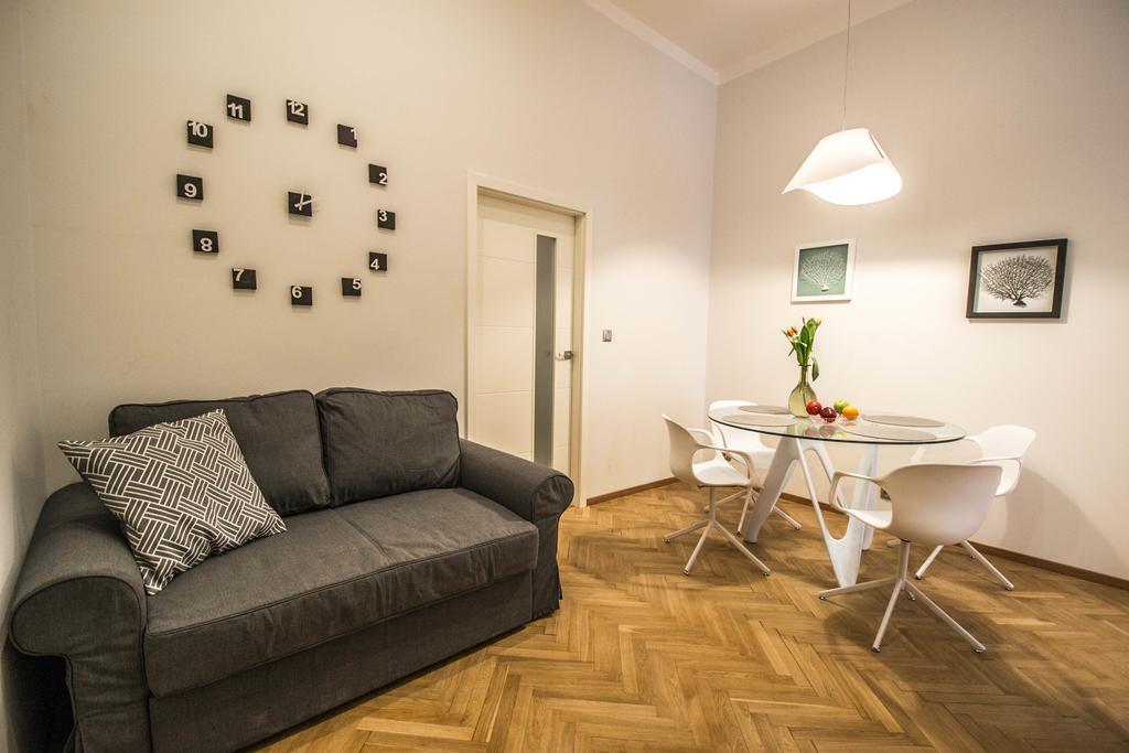 Bourgeois Apartment In Cultural Heritage Building By Ruterra Praha Exteriér fotografie