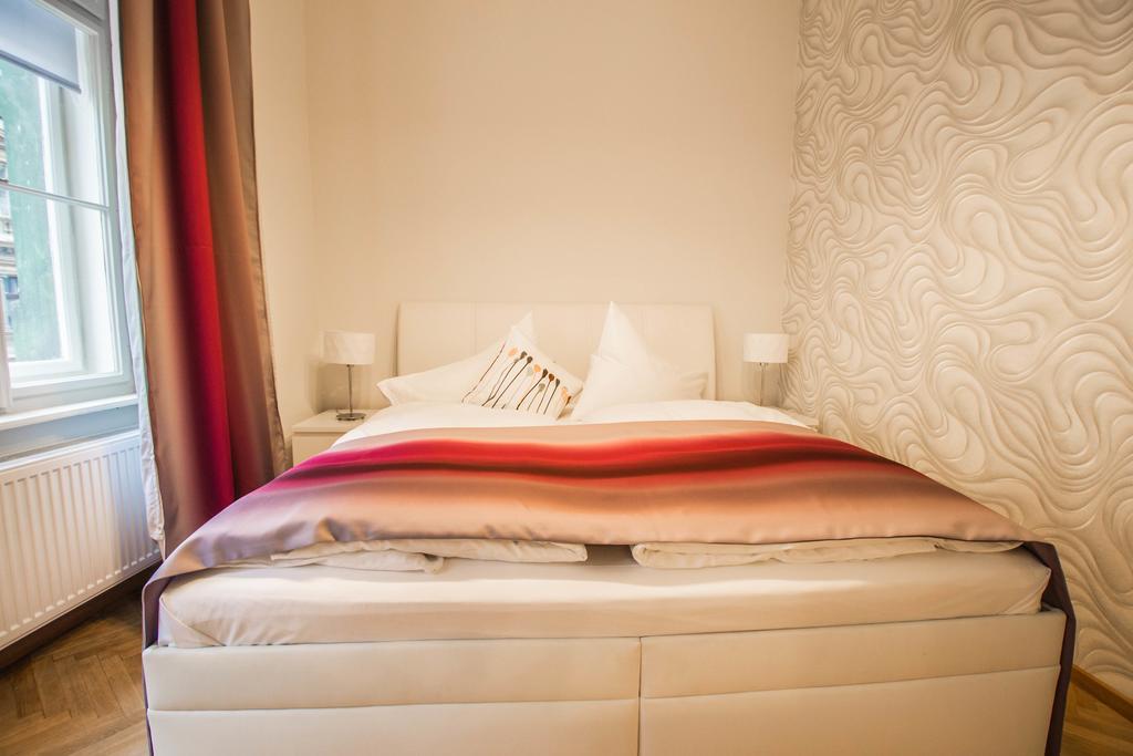Bourgeois Apartment In Cultural Heritage Building By Ruterra Praha Exteriér fotografie