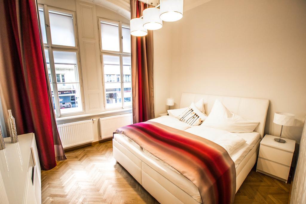 Bourgeois Apartment In Cultural Heritage Building By Ruterra Praha Exteriér fotografie