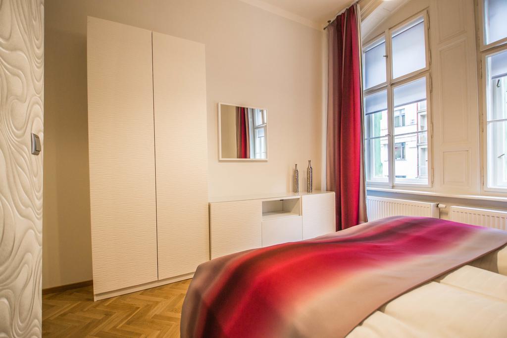 Bourgeois Apartment In Cultural Heritage Building By Ruterra Praha Exteriér fotografie