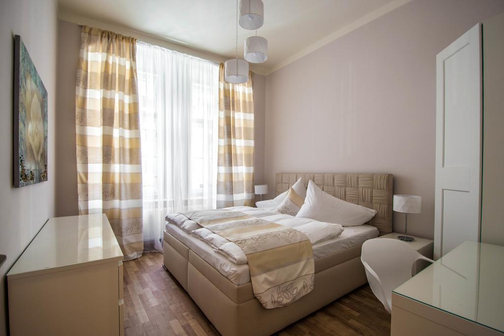 Bourgeois Apartment In Cultural Heritage Building By Ruterra Praha Exteriér fotografie