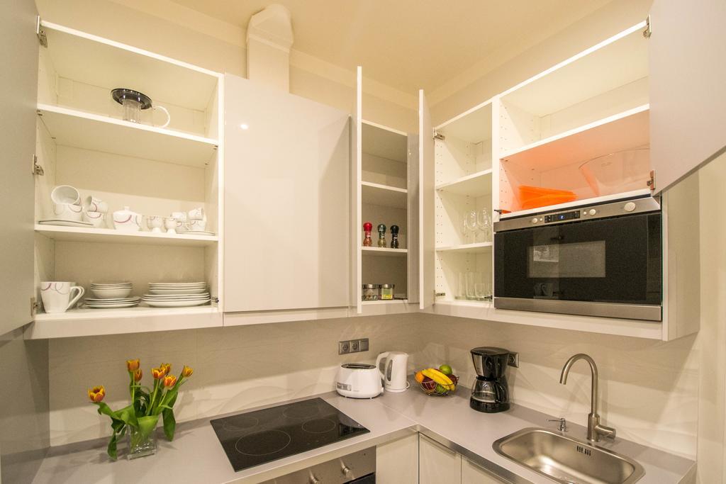 Bourgeois Apartment In Cultural Heritage Building By Ruterra Praha Exteriér fotografie