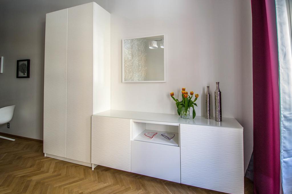 Bourgeois Apartment In Cultural Heritage Building By Ruterra Praha Exteriér fotografie