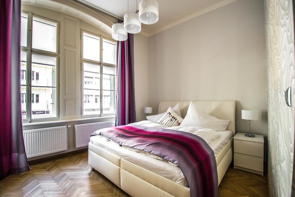 Bourgeois Apartment In Cultural Heritage Building By Ruterra Praha Exteriér fotografie